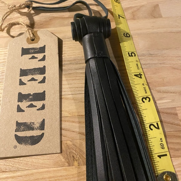 FEED Leather Tassel Black - Picture 5 of 9